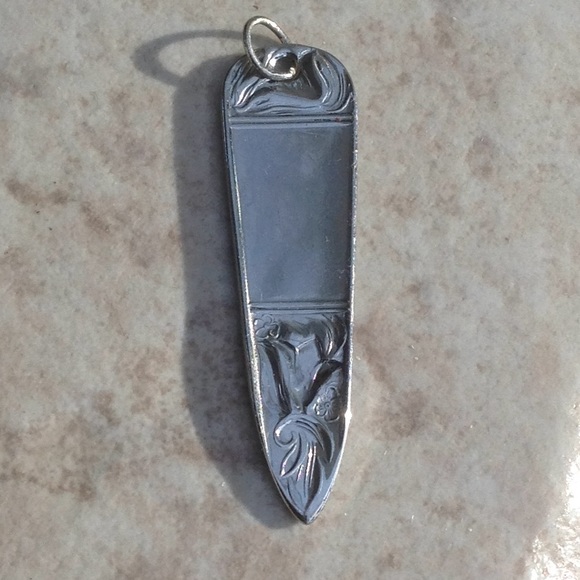 N monogrammed pendant. - Picture 2 of 5